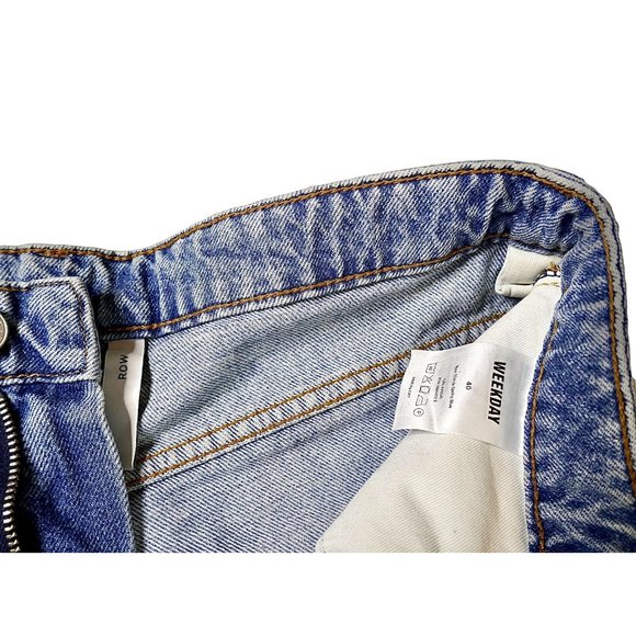 Weekday Brand Denim Row Jean Shorts In Spring Blue Raw Hem SZ 40 US 8 High Rise - Picture 7 of 12